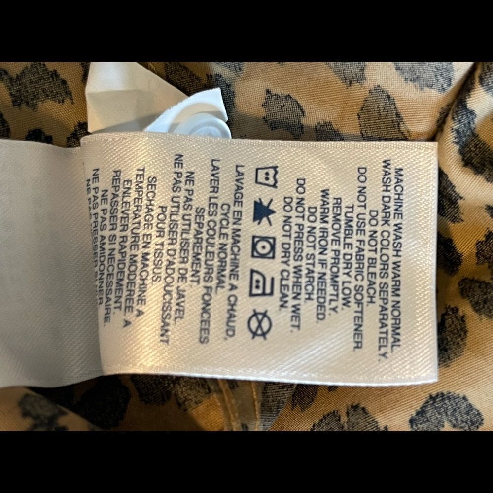 𝅺lands End Leopard Print Non Iron Supima Button Down Shirt - Picture 8 of 11